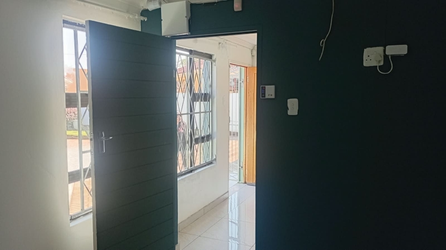 To Let 1 Bedroom Property for Rent in Siyakha Eastern Cape